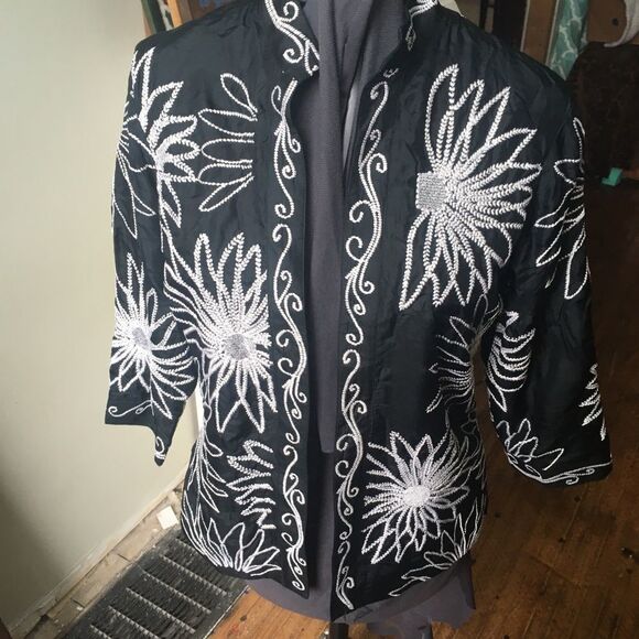 Chico’s Embroidered floral boho professional blazer - Picture 1 of 3